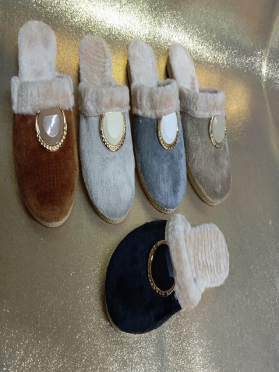 Kadın Tüylü ve Yumuşak Ev İçi Terlik