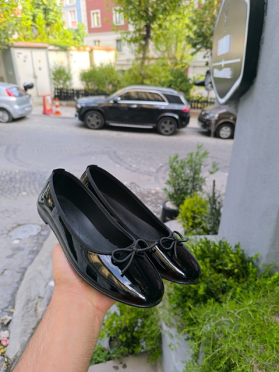 Kadın Yuvarlak Burun Fiyonklu Rugan Babet